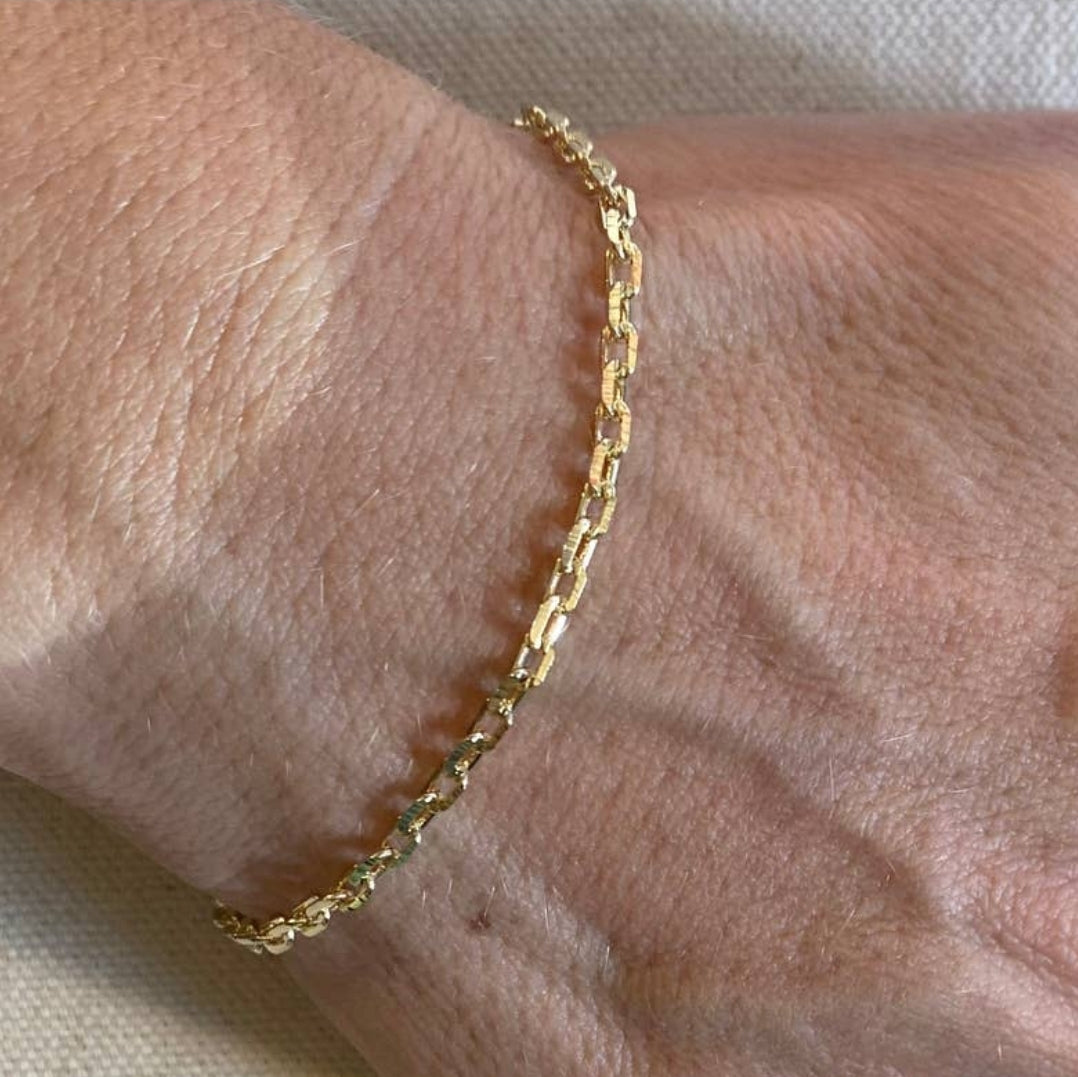 Gold small link facet cut bracelet